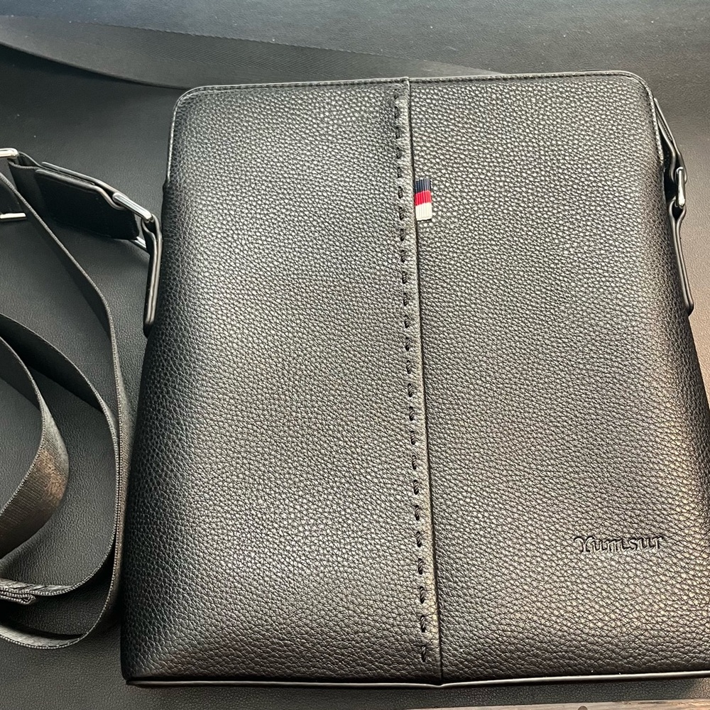 Yumsur Black Leather Men's Shoulder/Crossbody Messenger Bag NWOT